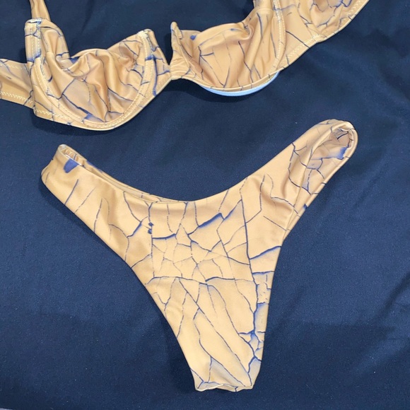 Matte Collection 2 piece - Picture 2 of 2